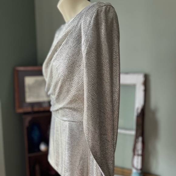 ADRIANNA PAPELL SILVER METALLIC COWL CAPE BLOUSE DRAPED BACK SIZE 4 ZIPPER BACK - Picture 6 of 16